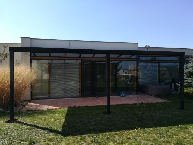 Kouzlo zimních večerů pod pergolou