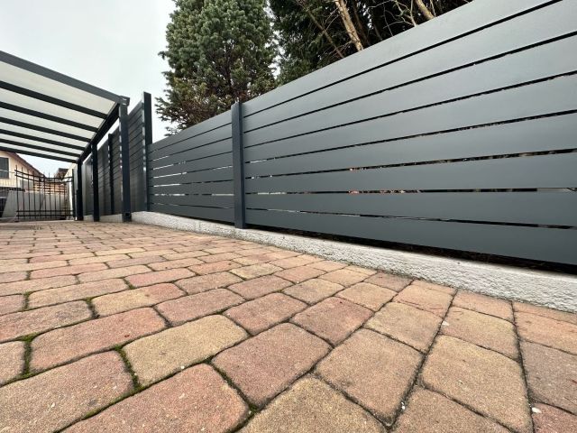 Jak vybrat hliníkový plot, který ladí s domem